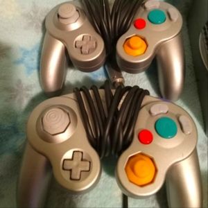2 Nintendo GameCube Silver Controllers OEM Platinum DOL-003 Tested